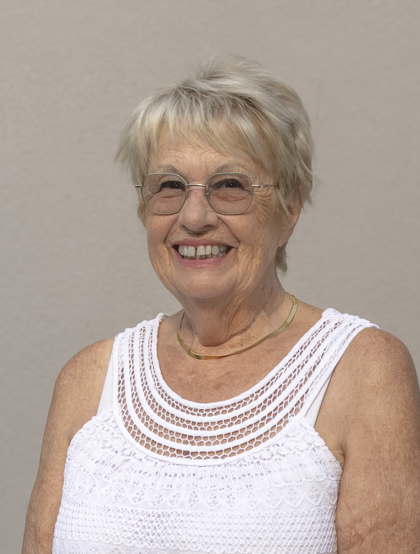  Madeleine Riat